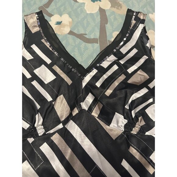 6 FOR $15 Essentials small tank top - Picture 3 of 5